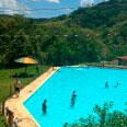 PASSEIOS Foto: Regeane Miranda Hotel-Fazenda Luar de Agosto Rodeado de natureza por todos os lados, esse lugar tem uma cachoeira de