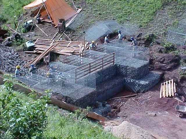 BARRAGENS DE GABIÃO NO LEITO SECO DO CÓRREGO