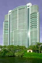 Ugo Colombo incluem o Epic Residences and Hotel, um edifício de luxo e hotel de 55 andares na nascente do Rio Miami, em Downtown Miami; Grovenor House, um edifício de luxo