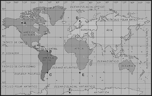 Exercícios de preparação 1) DÊ a latitude e a longitude dos pontos A, B, C, D e E. (1,0 ponto) 2) EXPLIQUE o movimento de rotação da Terra e explique como são calculados os fusos horários.