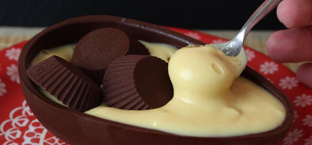 8 - Dois amores Usa-se o recheio de chocolate citado anteriormente e faz-se o brigadeiro branco.