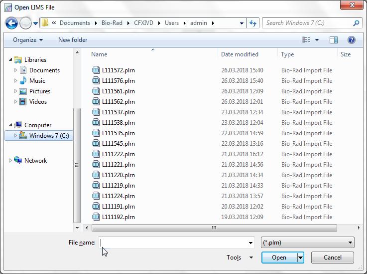 5. Digitalize o código de barras da PCR Plate (placa PCR) com o scanner de código de barras para selecionar e abrir automaticamente o ficheiro LIMS correto.