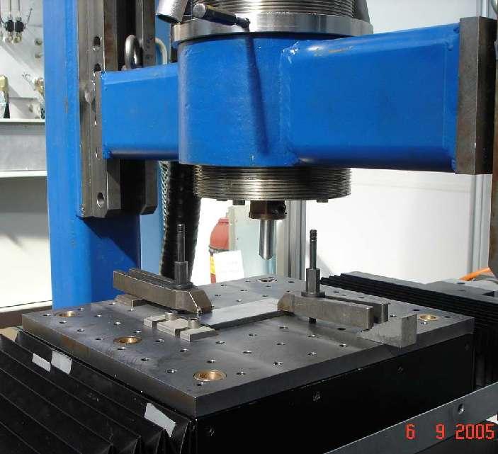 químicas foram realizadas em um espectrômetro de emissão óptica da marca Spectro. Tabela 1 Composição química do substrato de aço carbono ABNT 1070.