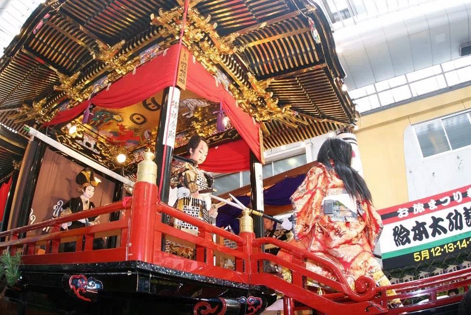 bairros são convocadas a cada ano para fazer uma apresentação de teatro kabuki. Em 2019, vai ser a vez dos bairros Kyou-machi e Daimonji-chô.