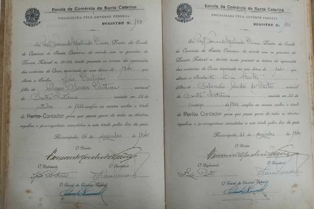 Foto: Ilustração dos registros dos diplomas Nomes que fizeram parte da história catarinense A Academia do Comércio de Santa Catarina nasceu em 1943, com a criação do curso superior de Administração e