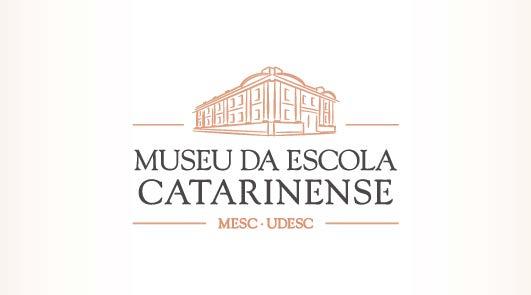 Museu da Escola Catarinense: por um legado de transmissão e herança Elaboração de site, folhetos, guias e catálogos.