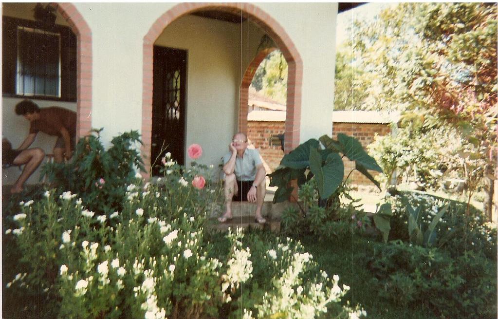 Quando jovem, Antônio quis seguir muitas profissões, desde padre a agricultor, que foi por um tempo; e depois pintor de móveis, esta última foi a profissão que exerceu por mais tempo.