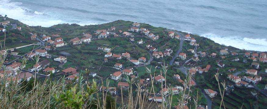 A ocupação urbana é maioritariamente dispersa e constituída por edifícios isolados de pequenas dimensões ao longo das vias, com um ou dois pisos, e destinam-se na sua maioria à habitação.