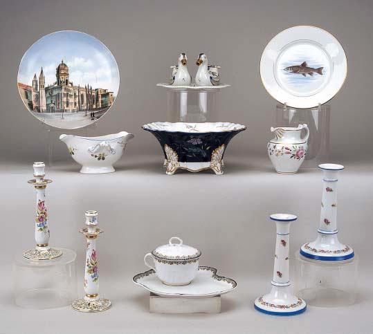 49 51 50 52 53 54 55 57 56 49 PRATO, porcelana, decoração policromada Mosteiro dos Jerónimos, sem marca (1881-1921) Dim.