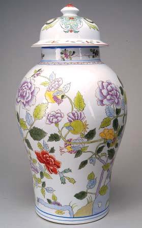 - 32 cm 300-450 156 TALHA COM TAMPA, porcelana, decoração policromada pavões e flores