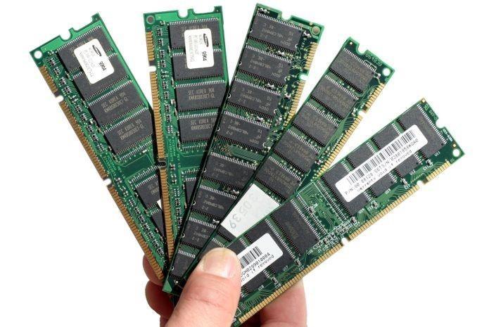 Placa Mãe - Memória (4) Pentes de memória RAM RAM - mídia volátil
