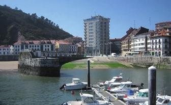 w mediante disponibilidade no momento de Situado a 700 m da praia e com excelentes acessos a Gijón (12 km) e Oviedo (15 km).