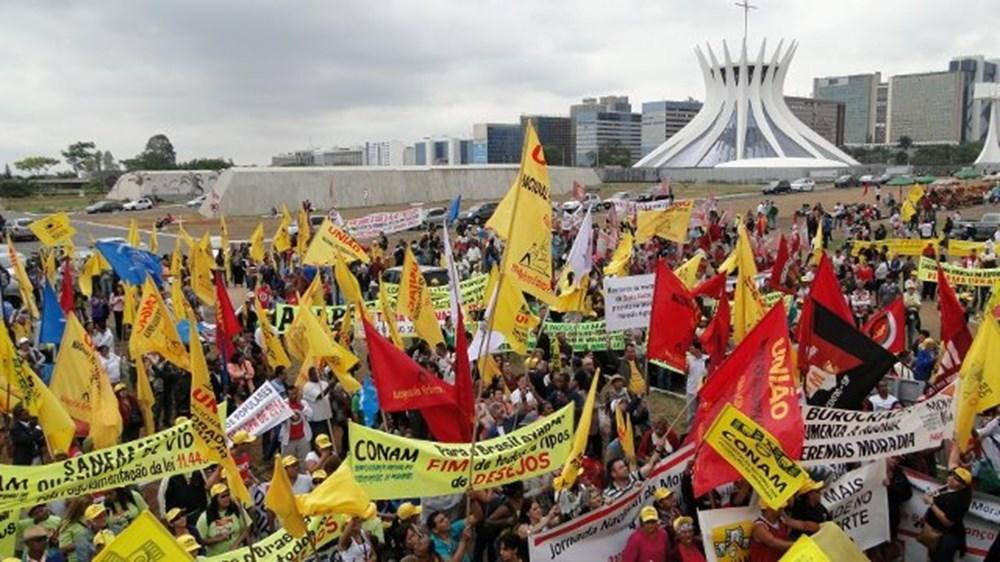 recursos para construir as moradias a garantia real seria o terreno.