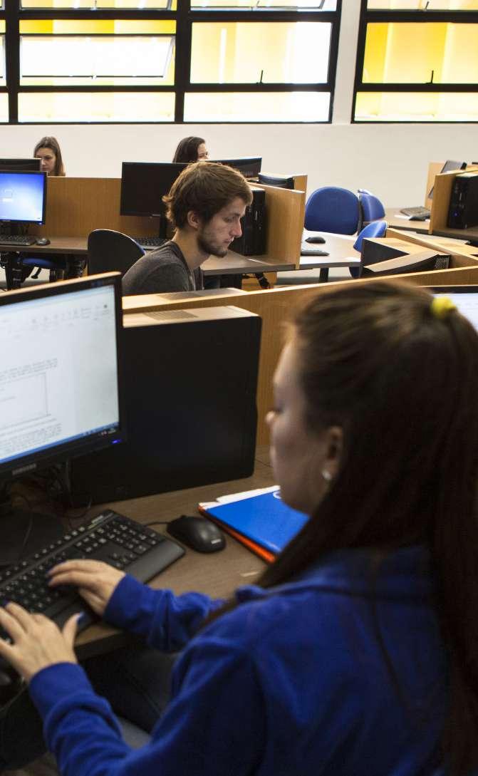 A Universidade Positivo ainda oferece núcleos de estudo, eventos exclusivos e a ponte dos estudantes com o mercado de trabalho, além de intercâmbios com