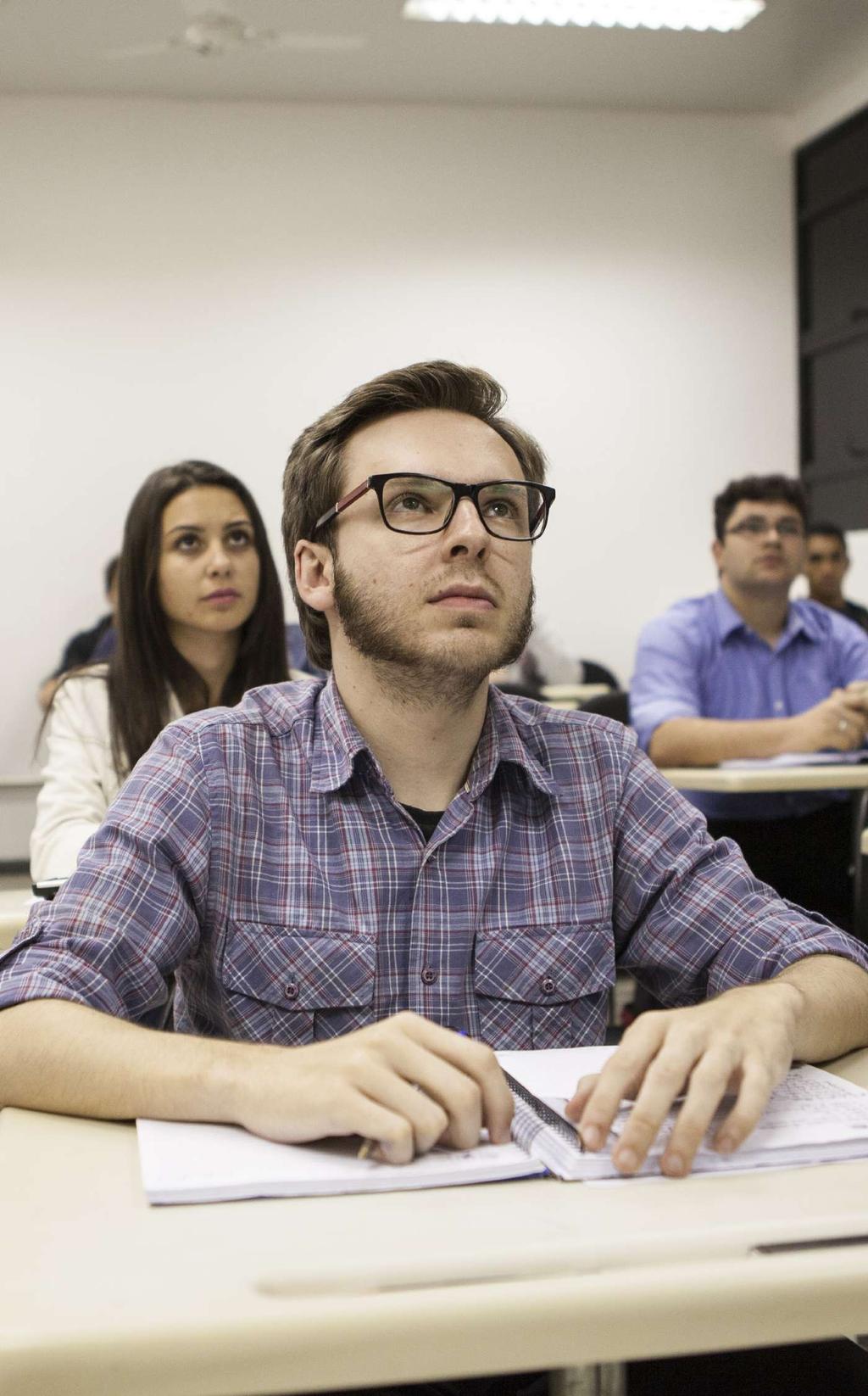 ÁREAS DE ATUAÇÃO Diferenciais Projeto pedagógico inovador, com ênfases em gestão internacional; Projetos de Iniciação Científica e outras iniciativas que aproximam os alunos dos cursos de Mestrado e