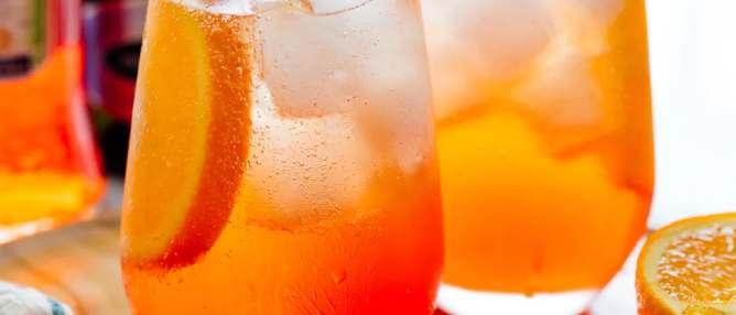 Gin Tônica Aperol Spritz (aperol, espumante brüt, água com gás e rodelas laranja Bahia) Soda Italiana