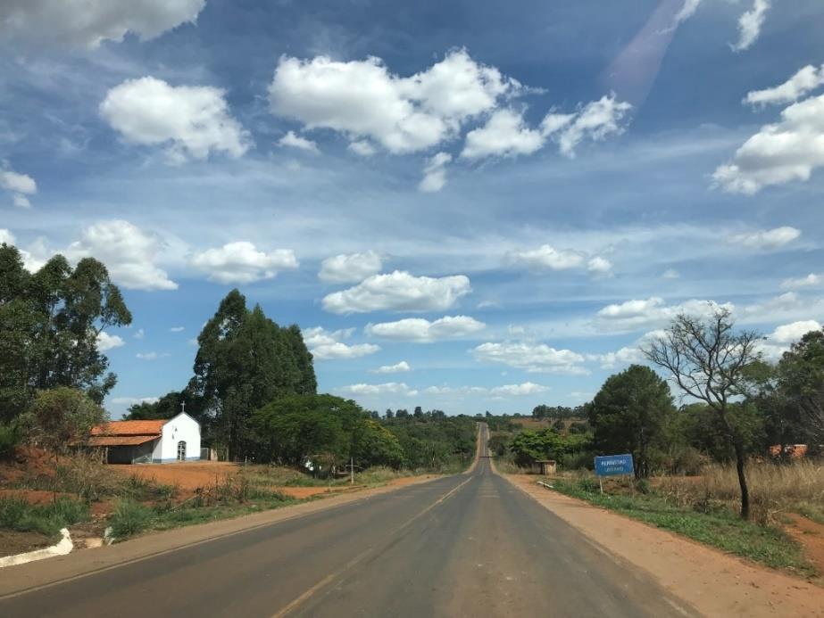 27 Km 38 da mesma rodovia e mesmo município, respeitando os critérios estabelecidos pelo modelo CNT, para serem coletadas as informações a respeito da via em questão.