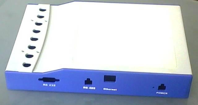 microcomputador laptop, associado a uma placa de aquisição de dados e os transdutores de corrente e tensão.