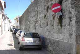 Estacionamento em rua pedonal no