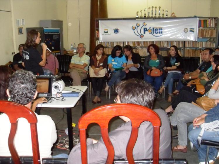 processos existentes nos ambientes naturais e construídos, de modo a sensibilizá-los para questões ambientais, fazendo com que possam construir juntos no processo, conhecimentos fundamentais para o