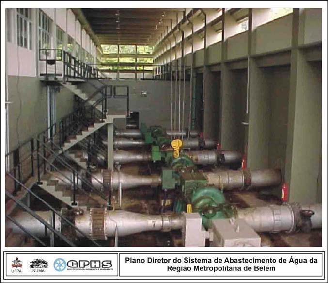 Planejamento Hidroenergético do SAA 47 horário de funcionamento 19 dos CMBs. Na Fotografia 7 é apresentada estação elevatória de água com conjuntos motor e bomba em paralelo.