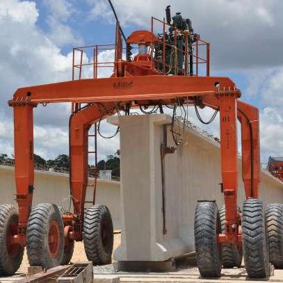 TRELIÇA LANÇADEIRA Equipamento destinado ao lançamento de vigas pré-moldadas.