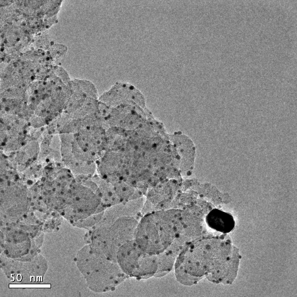 As imagens estão de acordo com os resultados de difração de raios-x que mostraram que o tamanho médio de partículas aumenta pouco quando o tratamento térmico é realizado a 200 o C.