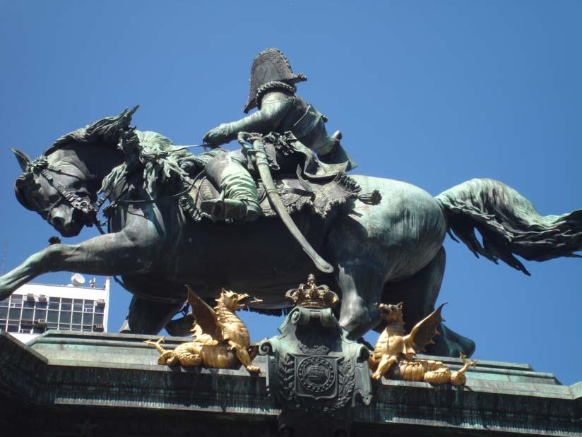 Figura 3: Estátua Equestre de Dom