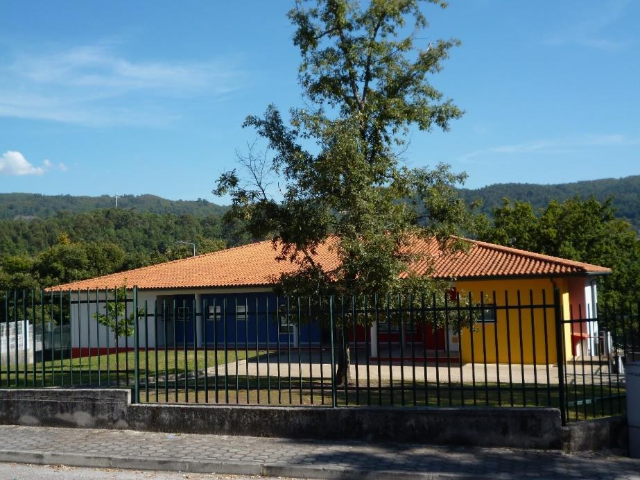 Centro Escolar de Cambra (Escola Básica e Jardim de Infância) Imagem 3: O centro Escolar de Cambra é composto pela Escola Básico do 1º Ciclo do EB e