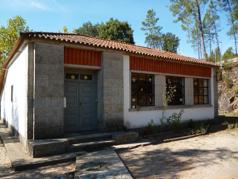 Distancia-se da Escola Sede em 18 km.