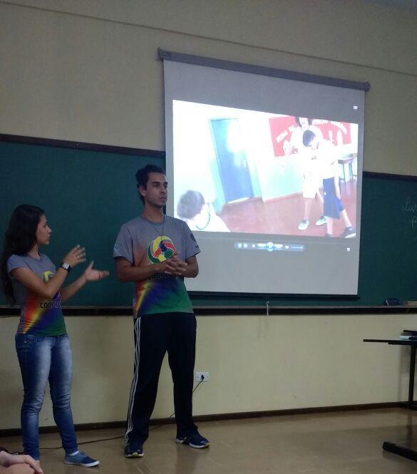 Alunos: Paloma Diedrich e Tiago dos Santos.