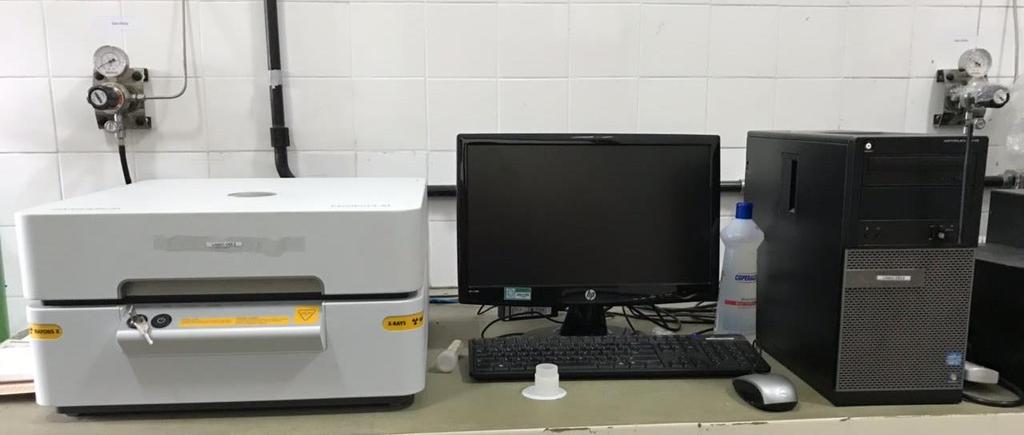 11 Figura 2.4 Bancada de laboratório com equipamento de análise química de FRX do LAMAC/UFAM. 2.3.