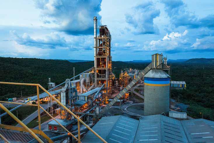 Controle Ambiental O esforço da indústria brasileira do cimento para reduzir as emissões de CO 2 Mara Fornari O 6 cimento, insumo utilizado do início ao fim de qualquer obra e muito consumido em todo