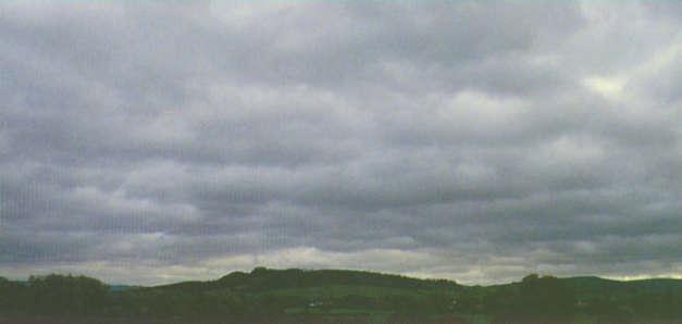 Enquanto as nuvens Stratus apresentam-se em uma grande e uniforme camada, as nuvens Stratocumulus apresentam elementos individuais.
