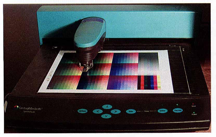 GERAÇÃO DE PERFIS DE CORES 90 satisfatórios, pois permitem a leitura de cartelas com grande quantidade de amostras de cores, porém são de custo mais elevado.