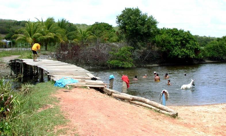 X P04 Figura 3. Estação de monitoramento P02 (Ponte Nova).