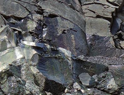 ribeirão Preto (SP) detalhe de fraturas no basalto.