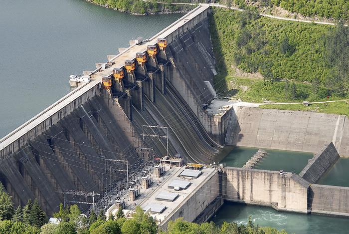 gigante que leva a energia elétrica das centrais