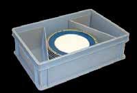 CAIXAS COM SEPARADORES 600 X 400 Pensar logisticamente significa poupar trabalho. Como aqui:a mesma caixa é adequada para lavar, transportar e armazenar.