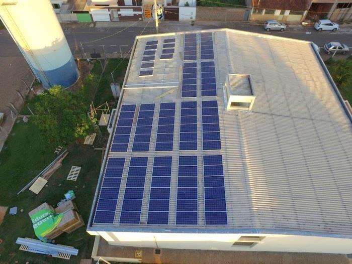 2. REDUÇÃO DO GASTO COM ENERGIA ELÉTRICA Usinas fotovoltaicas para