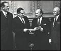 O Banco Inter-Americano de Desenvolvimento (BID) 2 O mais antigo Banco de desenvolvimento regional multilateral Estabelecido em 1959,