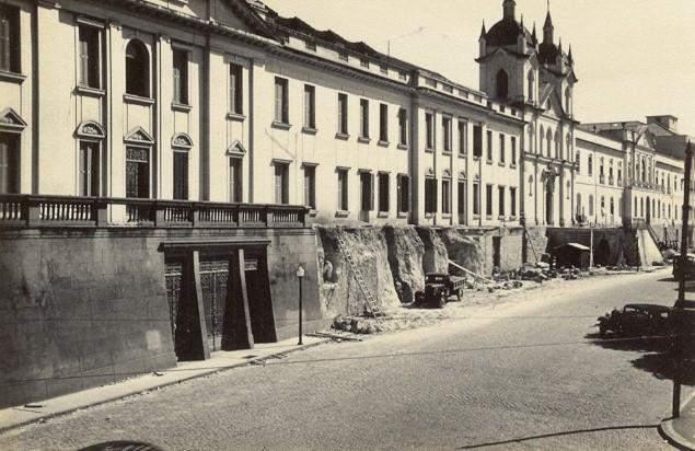 1940. Demolição da escadaria de acesso ao Hospital São Francisco para