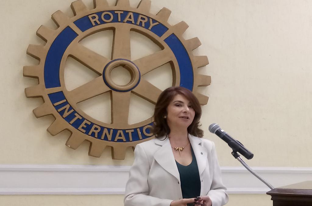 ao Rotary Club de São Paulo a Companheira Tânia Regina Amorim