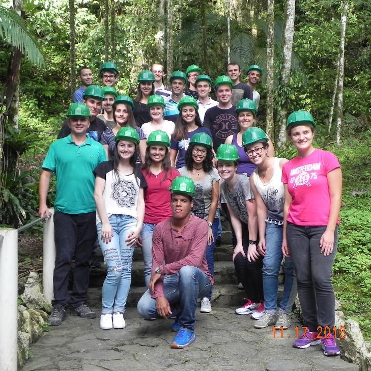 Figura 1: Grutas de Botuverá FONTE: Prefeitura de Botuverá, 2017 Figura 2: Visita da