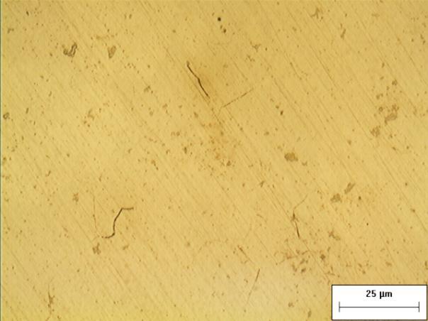Resultados e Discussão 89 Pelas micrografias, observou-se que a corrosão se apresentou com formato circular, e em alguns casos próximos aos possíveis nitretos.