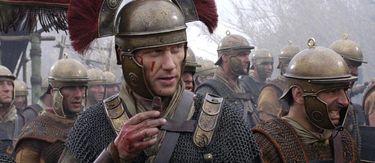 A Base do Exército romano eram as legiões. Estas eram divididas em manípulos (agrupamento de duas centúrias).