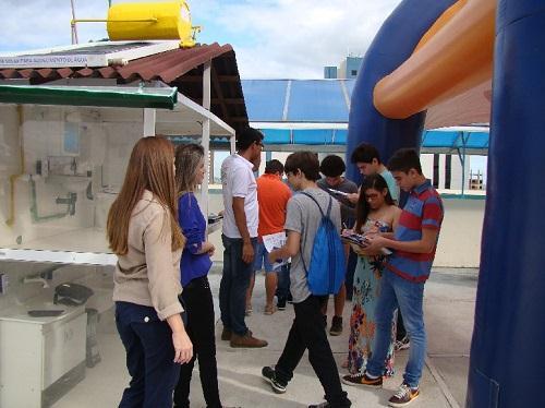 Foto 06 Exposição da mini casa autossustentável no colégio Motiva em Campina Grande PB.