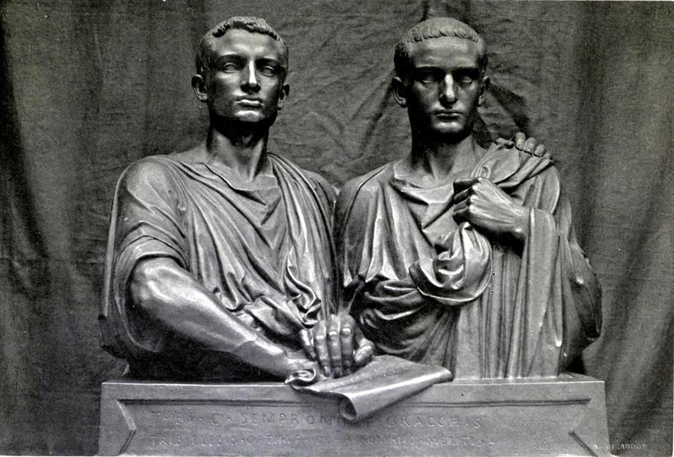 Os irmãos Graco Os primeiros sinais da crise apareceram com a tentativa dos irmãos Tibério e Caio Graco, que pretendiam realizar reformas a fim de libertar a plebe de seu estado de submissão.