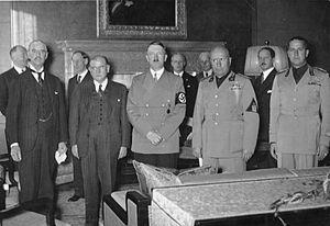 A Conferência de Monique, foi organizada por Mussolini, o objetivo era reunir lideres