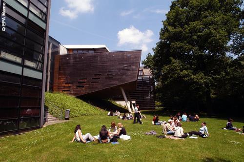 LE BÂTIMENT DU BOIS DE L ÉTANG Neste edifício estão reunidos os cursos de Sociologia, História e Geografia e Planejamento.